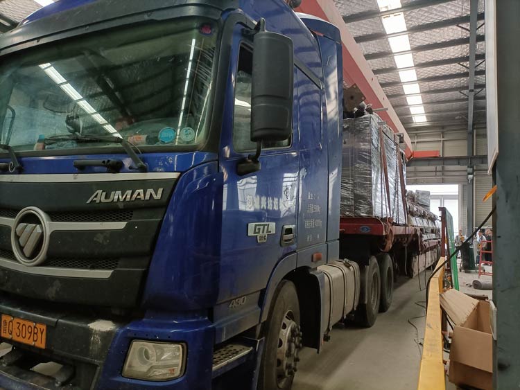 榮大一批不銹鋼公交候車亭發往山東